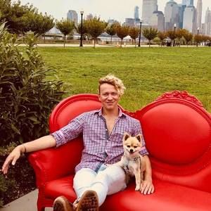 Meet your Posher, Ethan